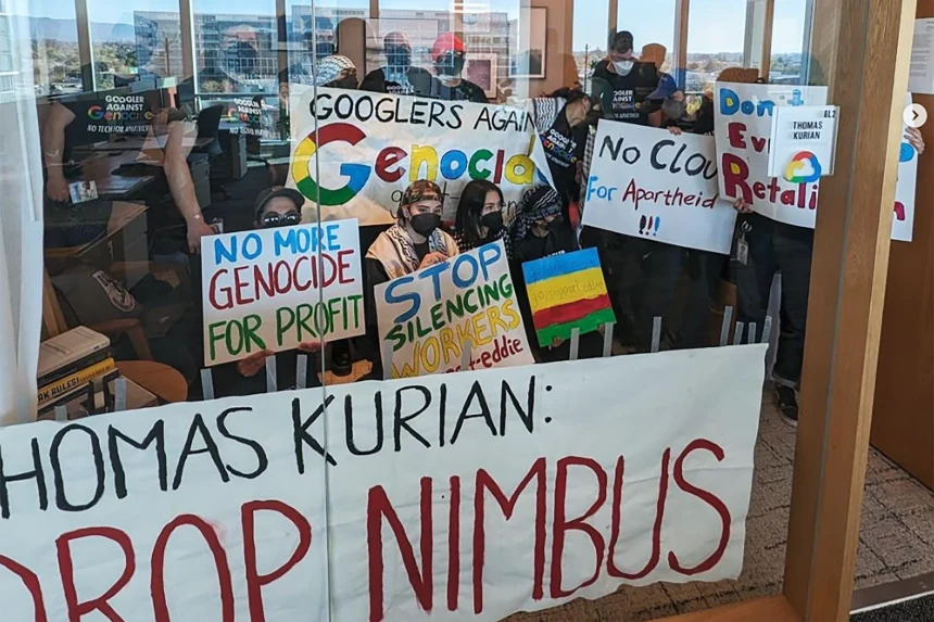 Сотрудники Google протестуют в офисе компании в Саннивейле, штат Калифорния, апрель 2024 г.
